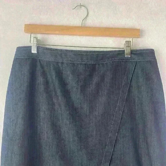 DKNY Women's Dark Denim Wrap Above Knee Front Slit Zipper Back Skirt Size 14 - Picture 3 of 9